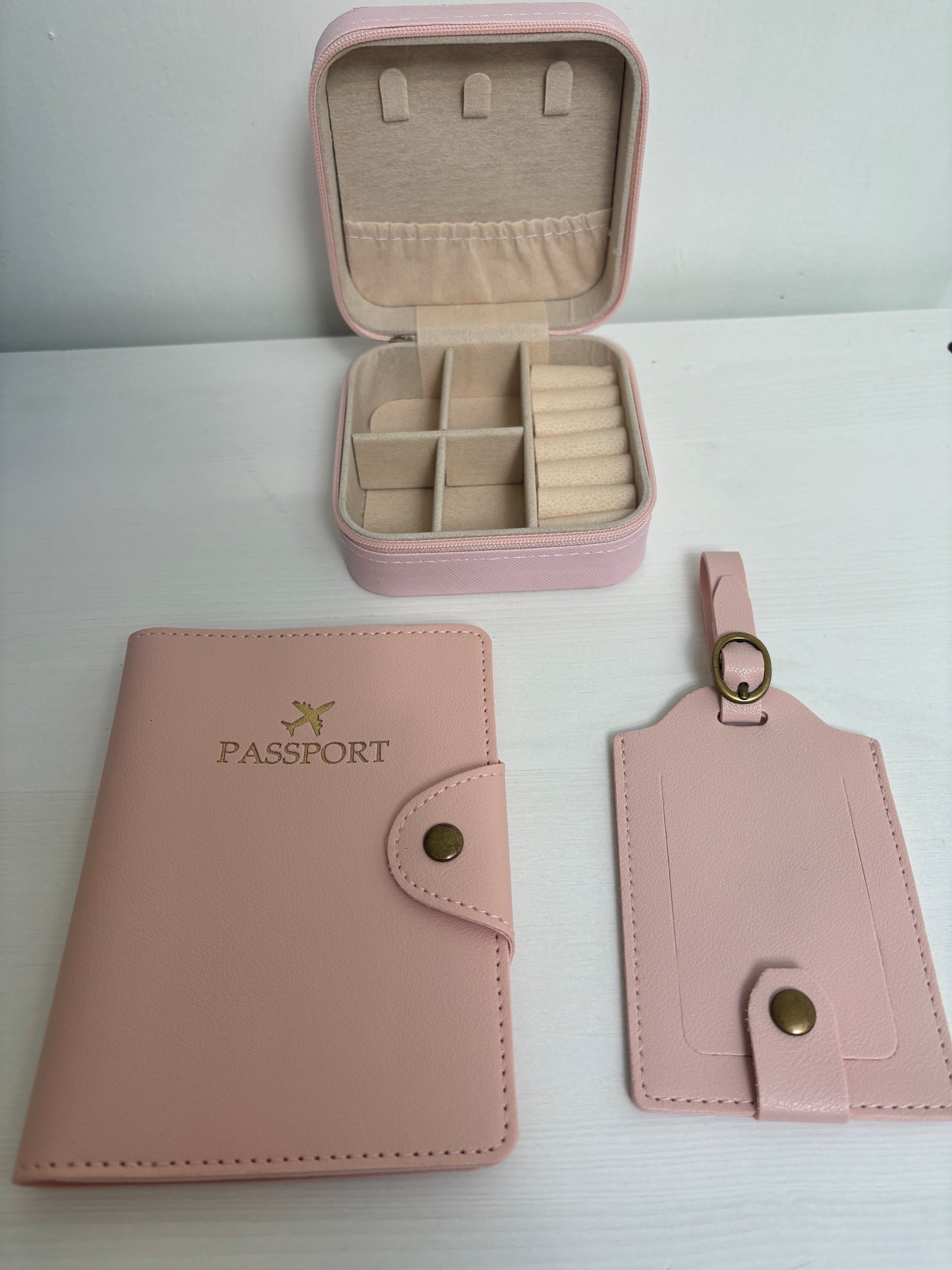 Kit Viaggio - Eleganza e Praticità in Ogni Dettaglio ✈️✨