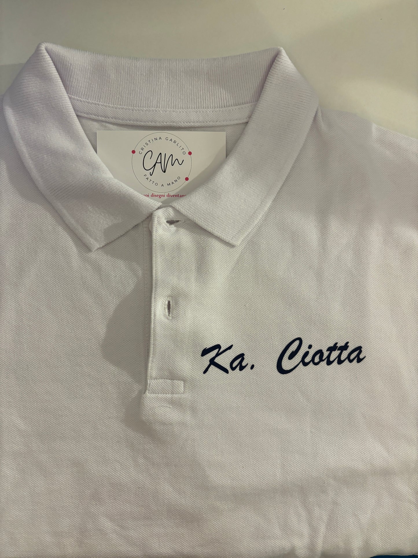 Camiseta y gorra personalizadas con tu logotipo o diseño único 🌟
