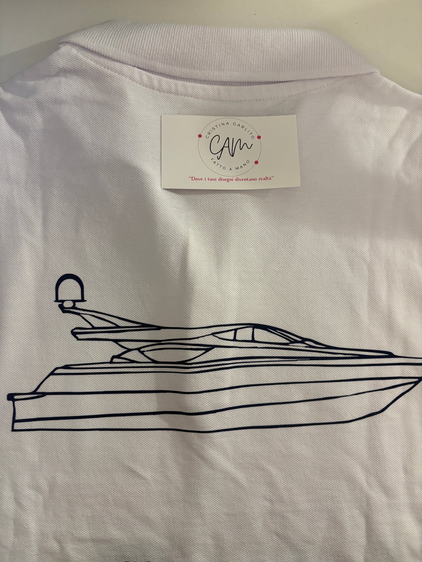 Camiseta y gorra personalizadas con tu logotipo o diseño único 🌟