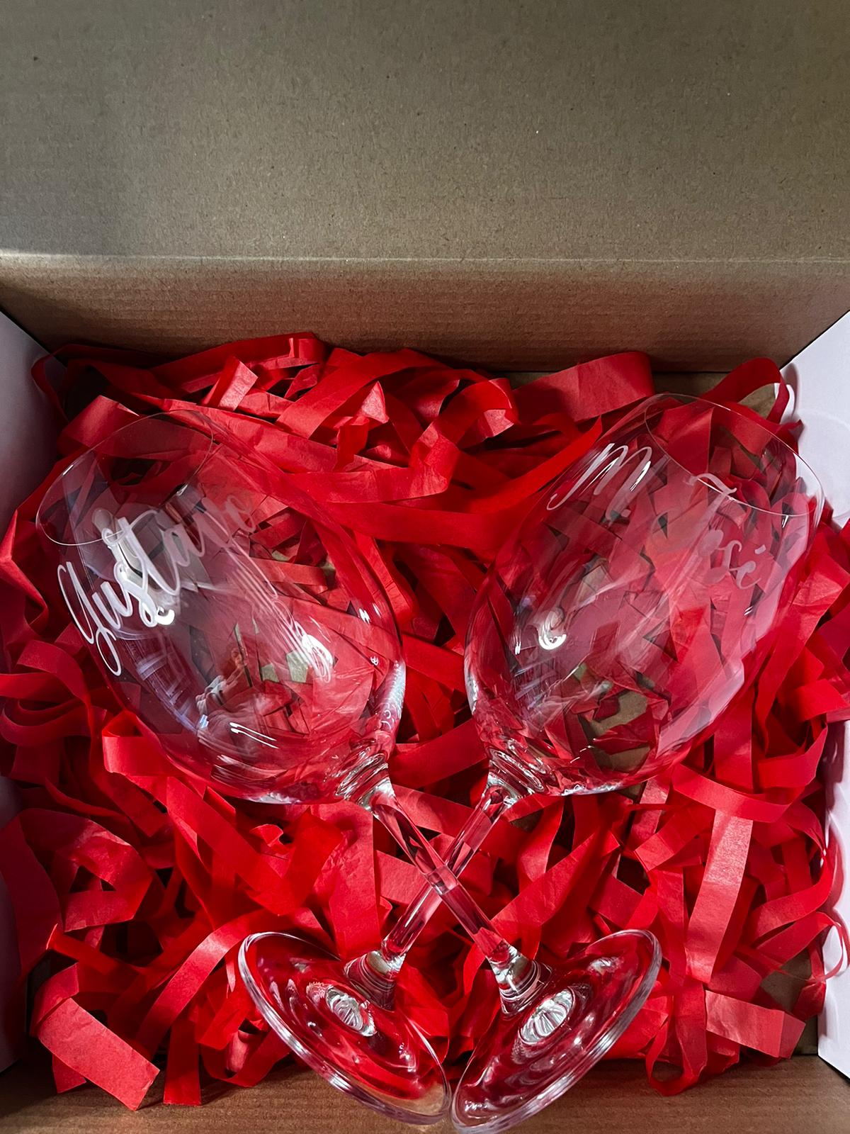💖 Par de Copas de Vino Personalizadas para San Valentín 💖