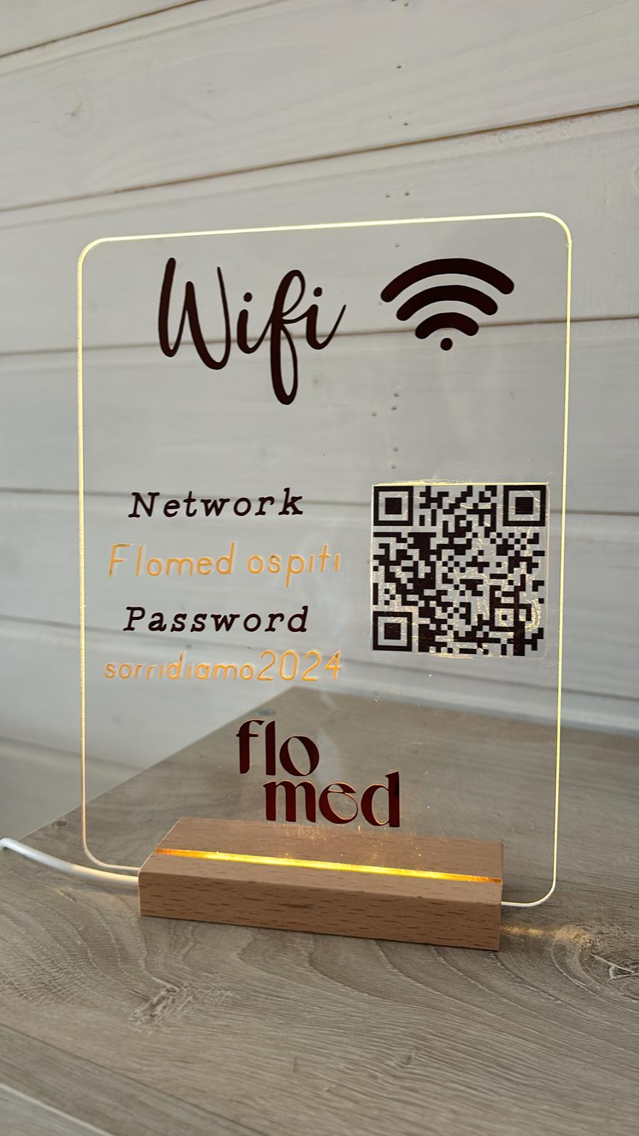 Cartello WiFi in Plexiglass Personalizzato (con base)