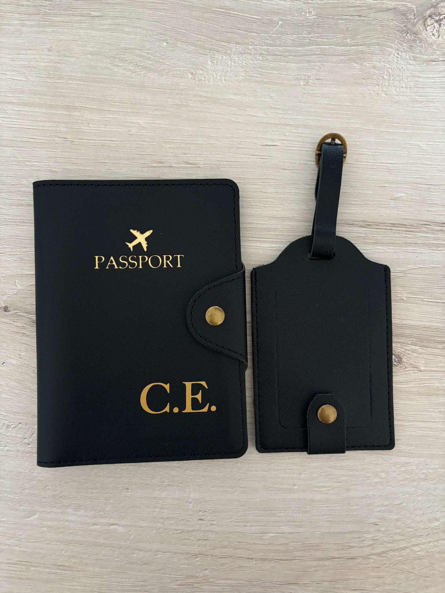 Kit Viaggio Personalizzato – Portapassaporto & Etichetta Valigia