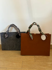 Personalized Felt Bag with Colored Handles – Elegance, Style, and Functionality