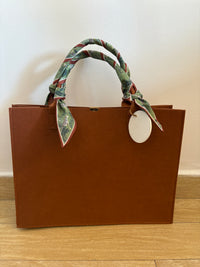 Personalized Felt Bag with Colored Handles – Elegance, Style, and Functionality