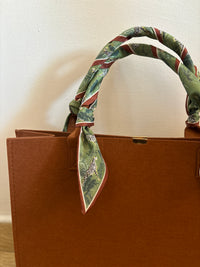 Personalized Felt Bag with Colored Handles – Elegance, Style, and Functionality