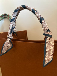 Personalized Felt Bag with Colored Handles – Elegance, Style, and Functionality