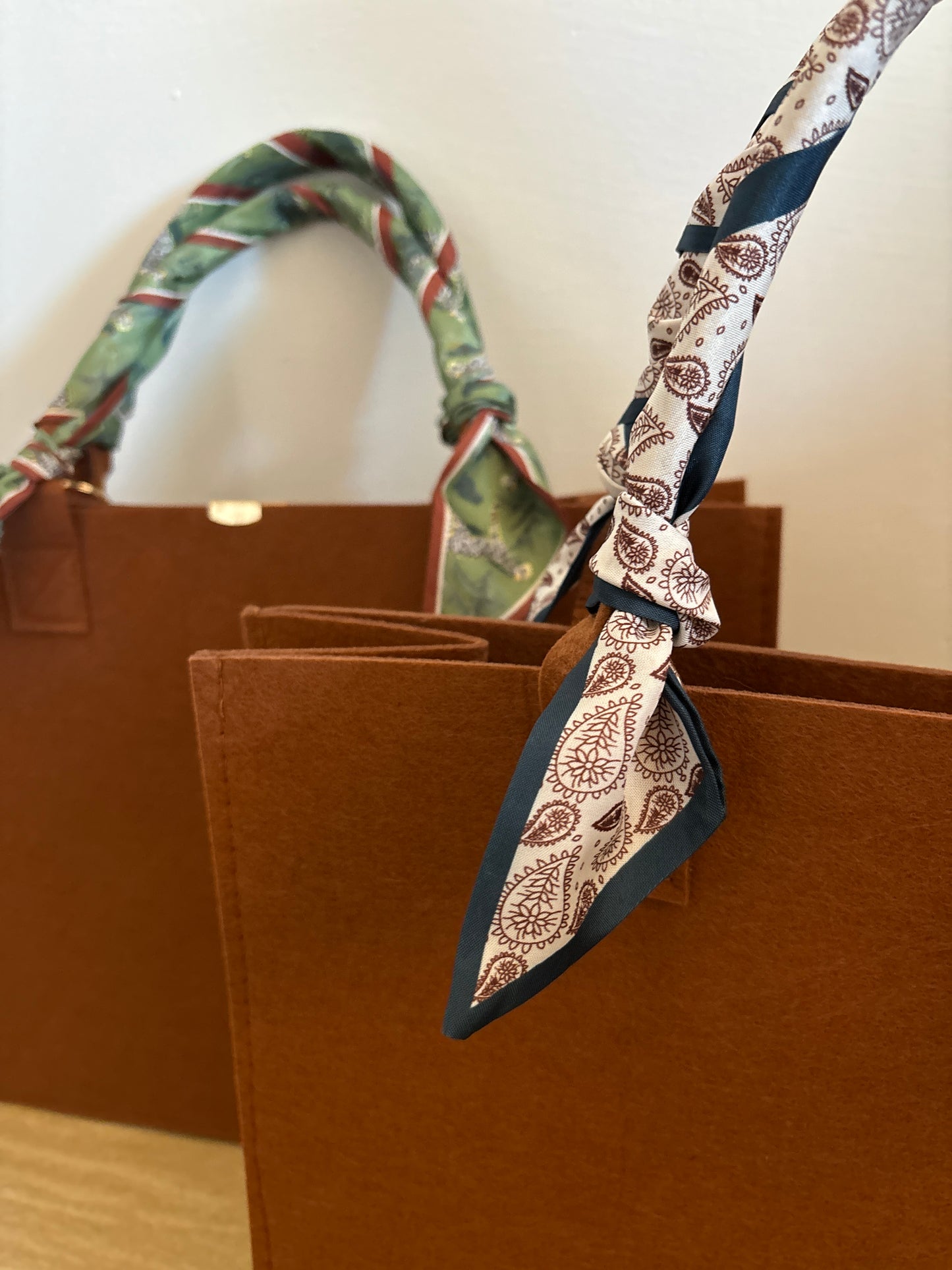 Personalized Felt Bag with Colored Handles – Elegance, Style, and Functionality