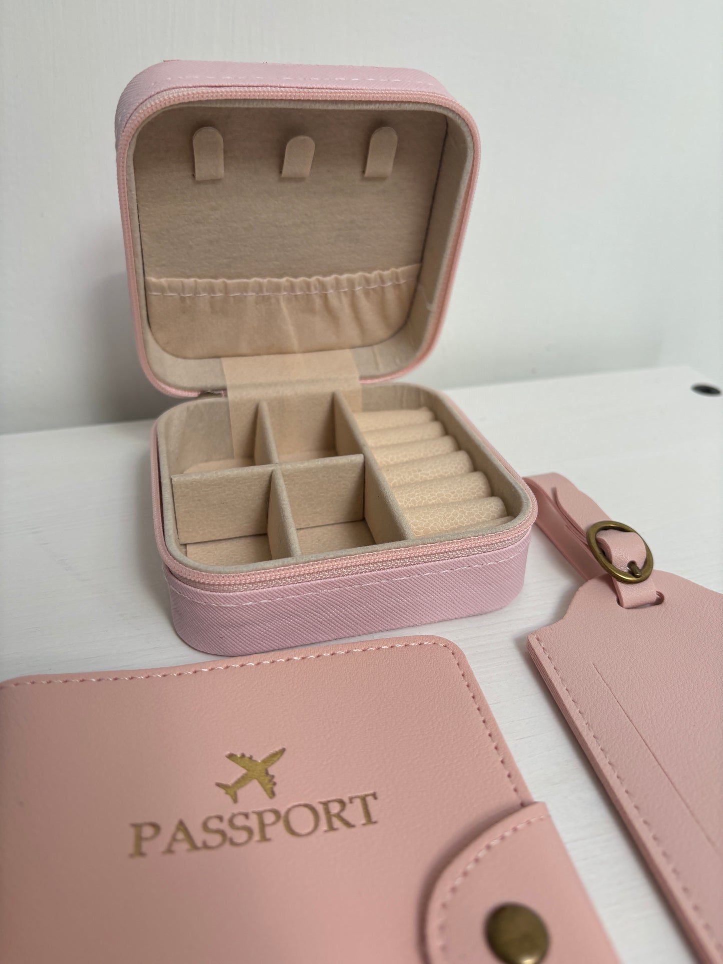 Kit Viaggio - Eleganza e Praticità in Ogni Dettaglio ✈️✨