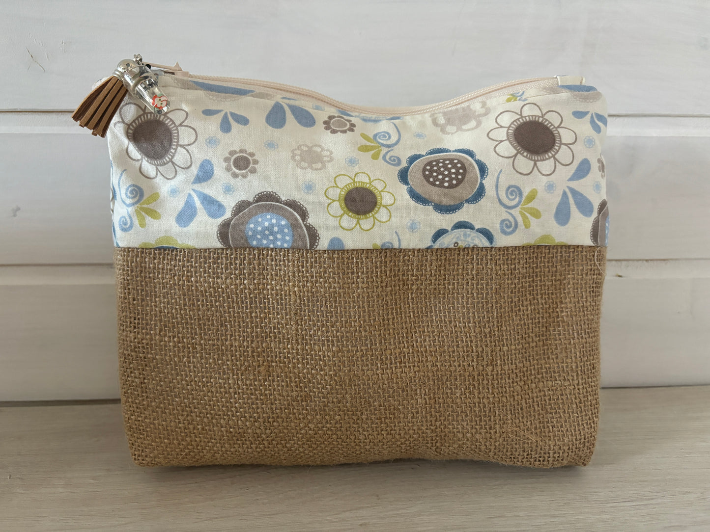 🌸 Handmade Clutches: Color, Spring, and a Unique Touch! 🌸