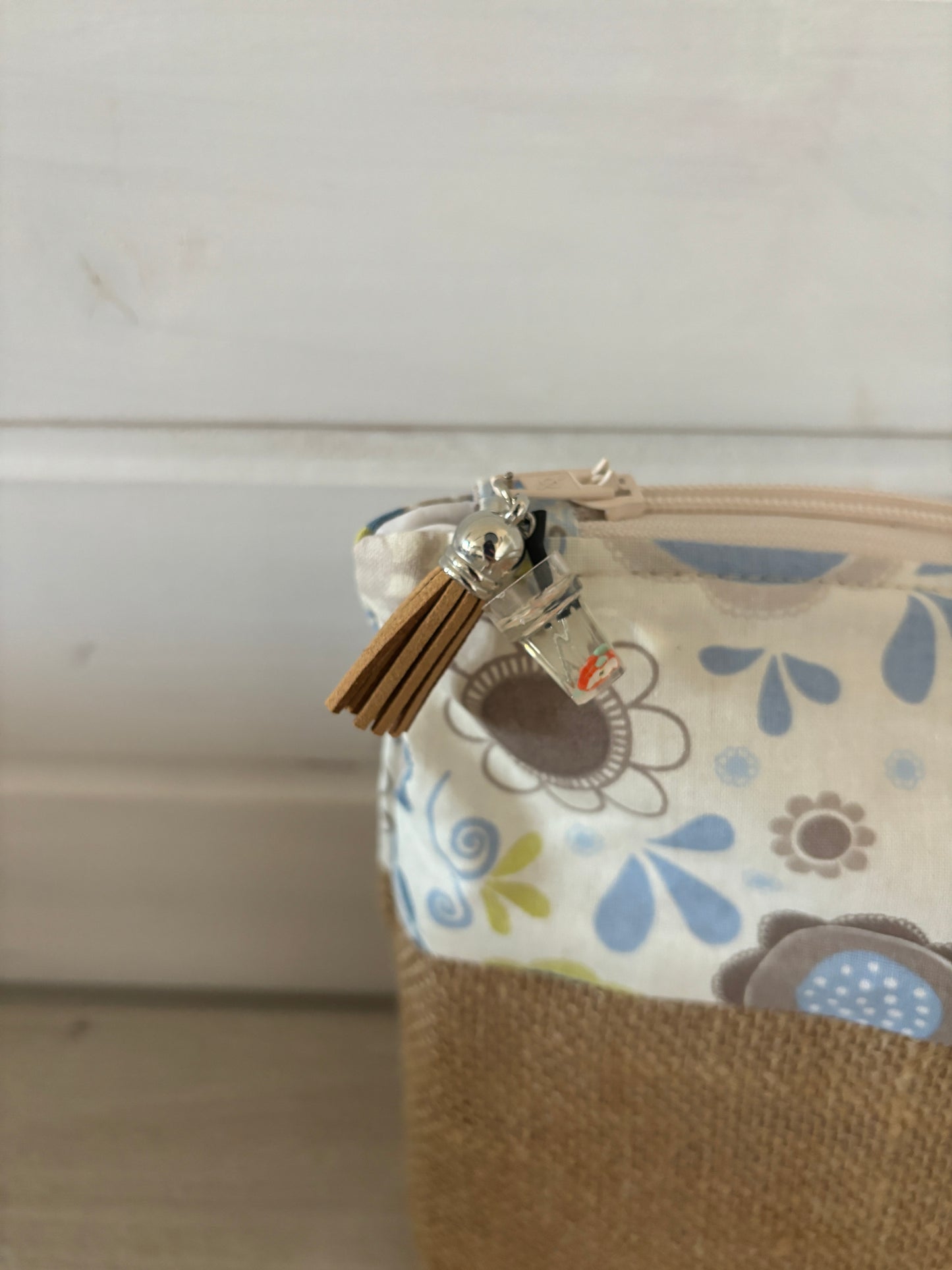 🌸 Handmade Clutches: Color, Spring, and a Unique Touch! 🌸