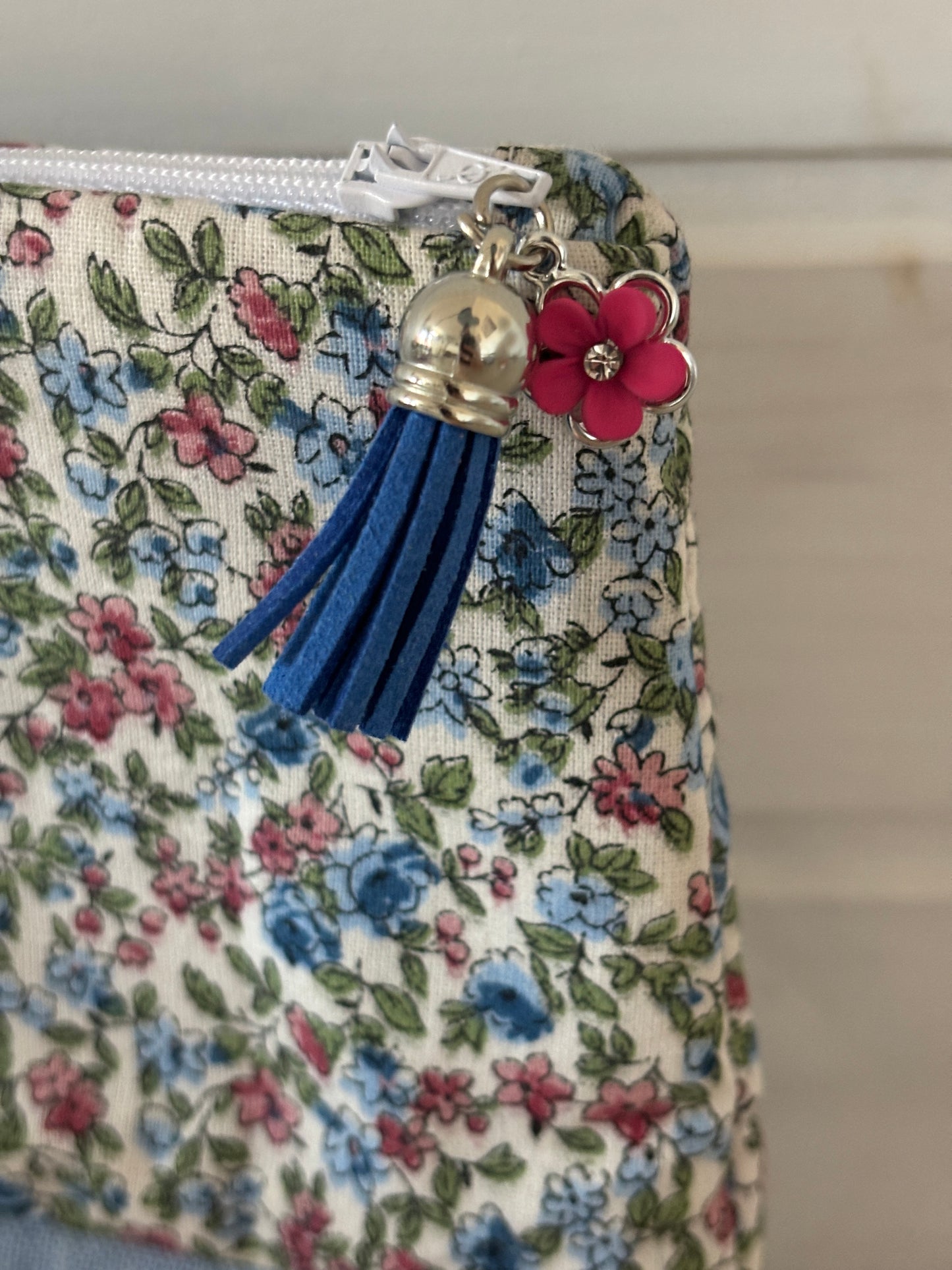 🌸 Handmade Clutches: Color, Spring, and a Unique Touch! 🌸