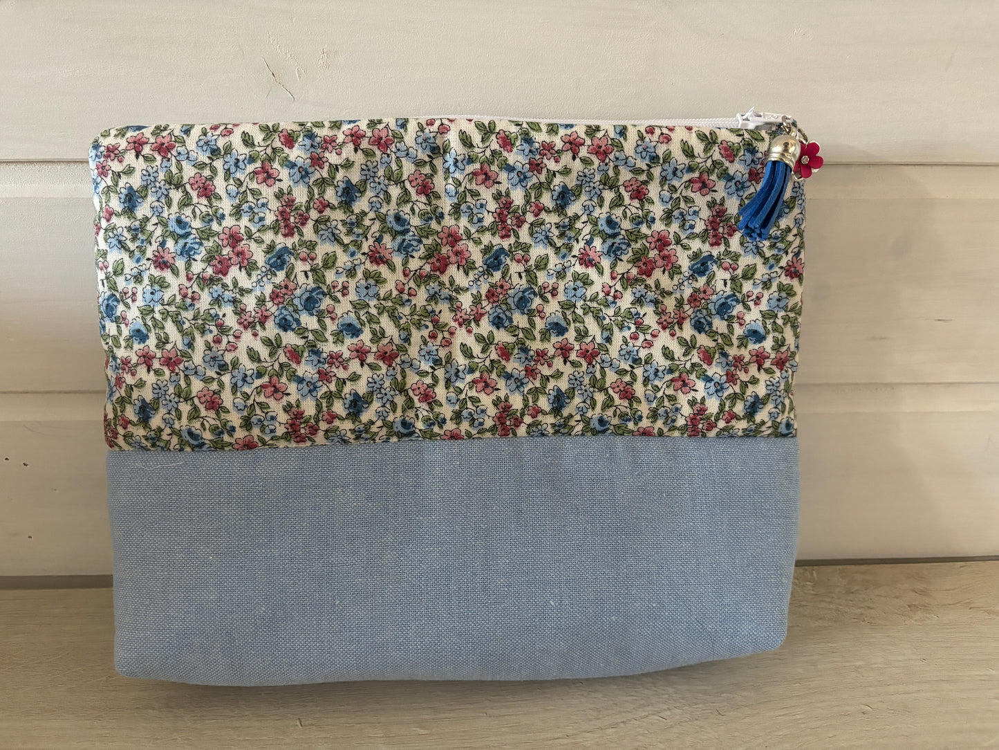 🌸 Handmade Clutches: Color, Spring, and a Unique Touch! 🌸