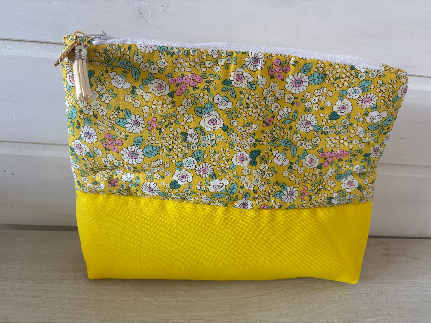 🌸 Handmade Clutches: Color, Spring, and a Unique Touch! 🌸