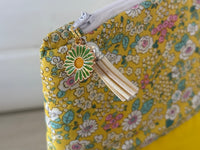 🌸 Handmade Clutches: Color, Spring, and a Unique Touch! 🌸