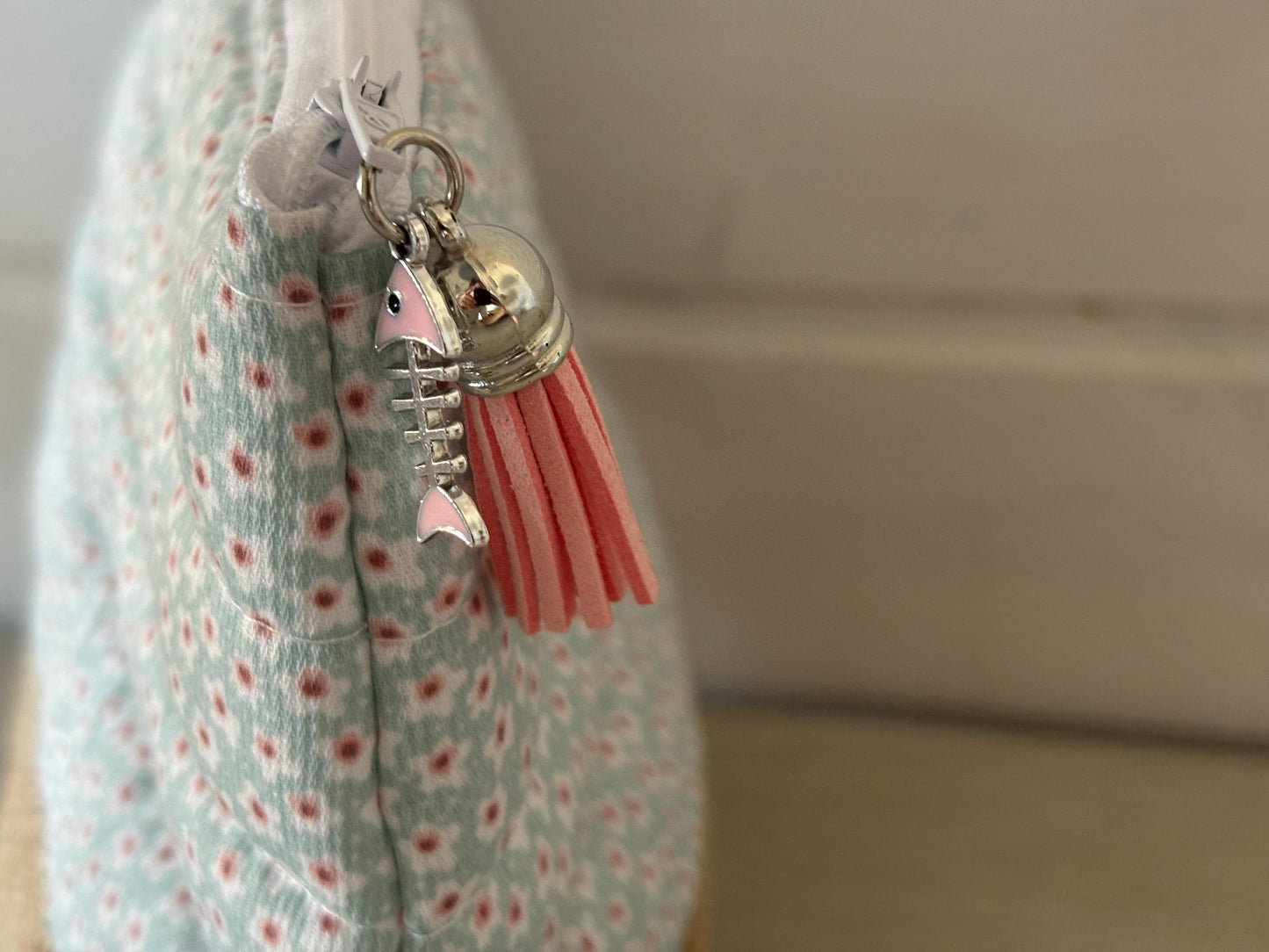 🌸 Handmade Clutches: Color, Spring, and a Unique Touch! 🌸